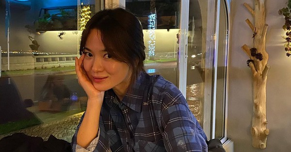 Chiếc áo sơ mi Song Hye Kyo mới mặc có liên quan mật thiết đến Song Joong Ki?
