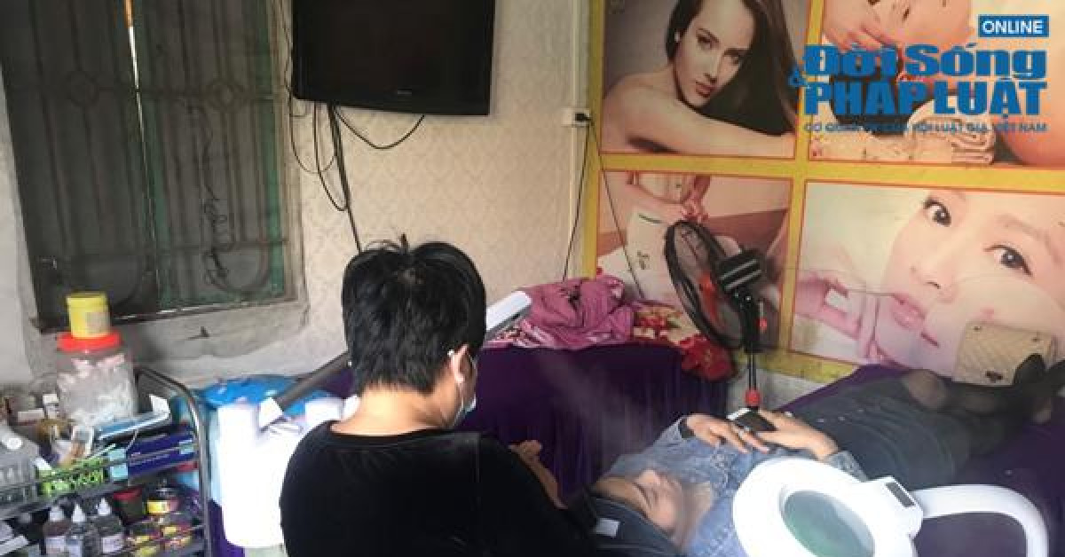 Cuộc sống khó nhọc của cặp đũa lệch chênh nhau 17 tuổi ở Hà Nội