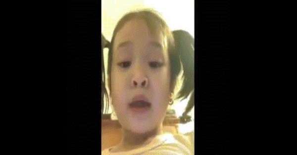 Cô bé quay clip "kể tội mẹ" khiến dân mạng không nhịn được cười