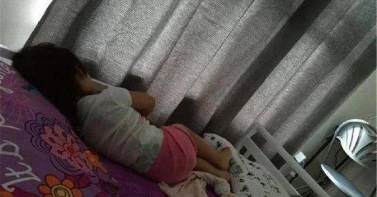 Con gái liên tục than giường quá chật dù ngủ một mình, sự thật phía sau khiến bà mẹ bật khóc