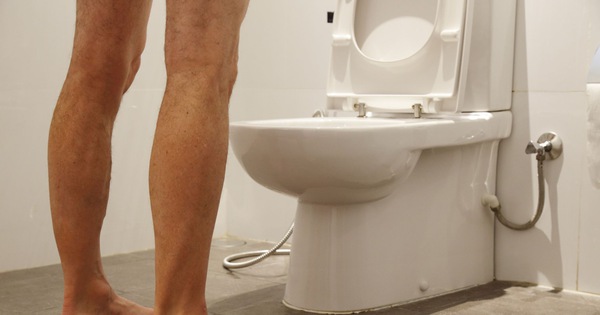 Nam giới có bộ phận sinh dục khỏe mạnh thường không có 4 điểm bất thường khi đi vệ sinh