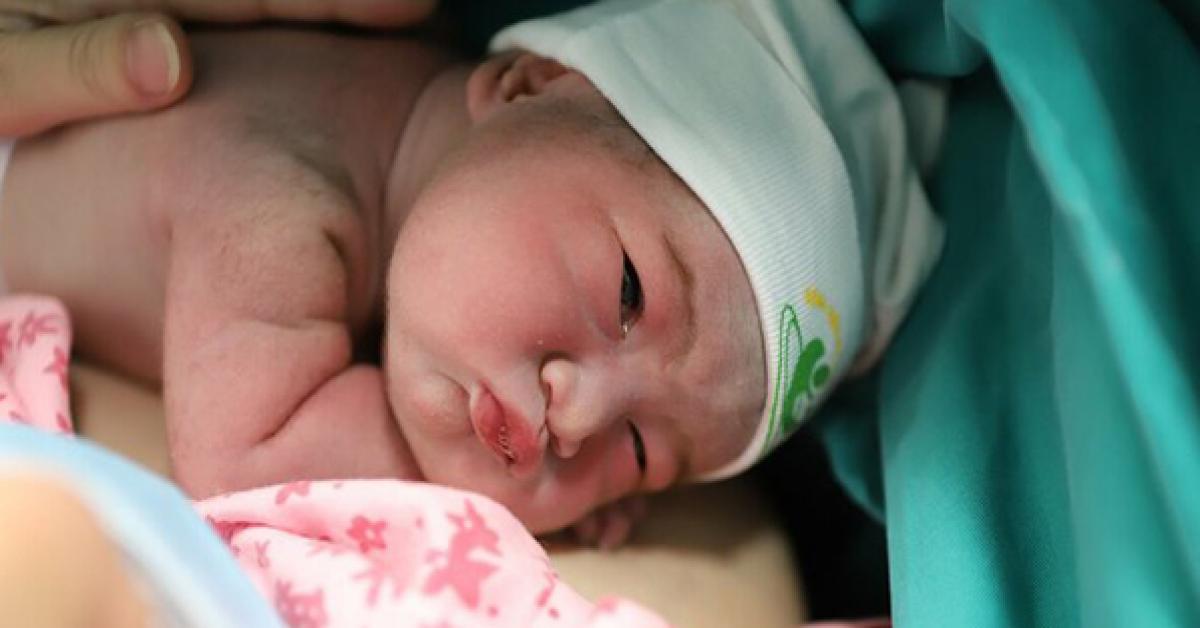 Mang bầu mắc 4 bệnh đều nguy hiểm, mẹ Hà Nội sinh con khỏe mạnh, nặng 2,3kg