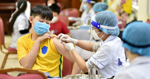 Hà Nội tiếp tục triển khai tiêm vắc xin ngừa Covid-19 cho học sinh khối 7-8