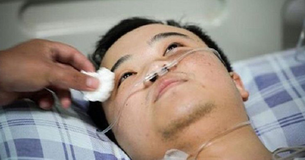 Chàng trai 27 tuổi bất tỉnh do xuất huyết dạ dày đột ngột, bác sĩ nhắc nhở 2 vợ chồng bớt làm 1 chuyện trước khi đi ngủ