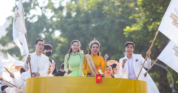 Trực tiếp buổi diễu hành đón Thuỳ Tiên tại TP.HCM: Dàn xe siêu hoành tráng, Tân Miss Grand lộ diện cực xinh!