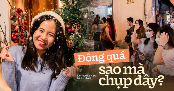 Quán cà phê Sài Gòn chật kín khách "đu đưa" mùa Giáng sinh, có nơi phải đứng xếp hàng dài để chờ chụp ảnh với tuyết?