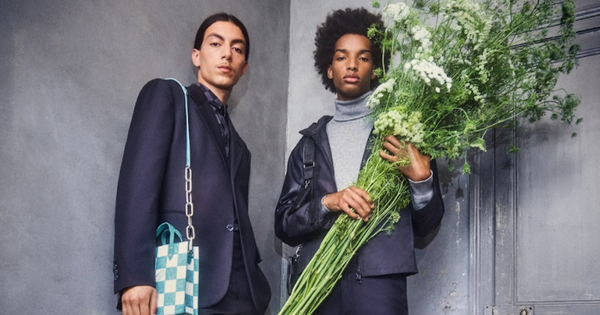 BST Louis Vuitton Mùa Thu 2021: Cảm hứng thời trang mạnh mẽ đến từ tấm thiệp hơn 100 năm trước