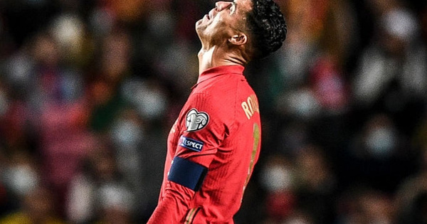 Ronaldo suy sụp, buồn bã tột cùng sau thất bại khiến Bồ Đào Nha mất vé đi World Cup 2022