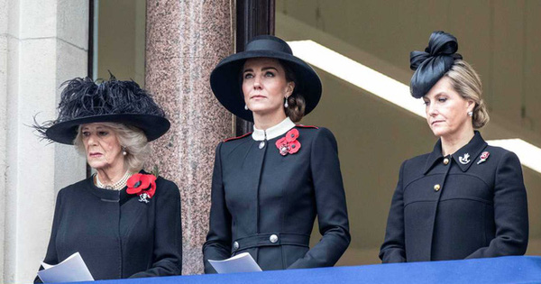 Công nương Kate thay Nữ hoàng đứng vị trí trung tâm lễ tưởng niệm, có cách ứng xử đầy tinh tế với mẹ chồng