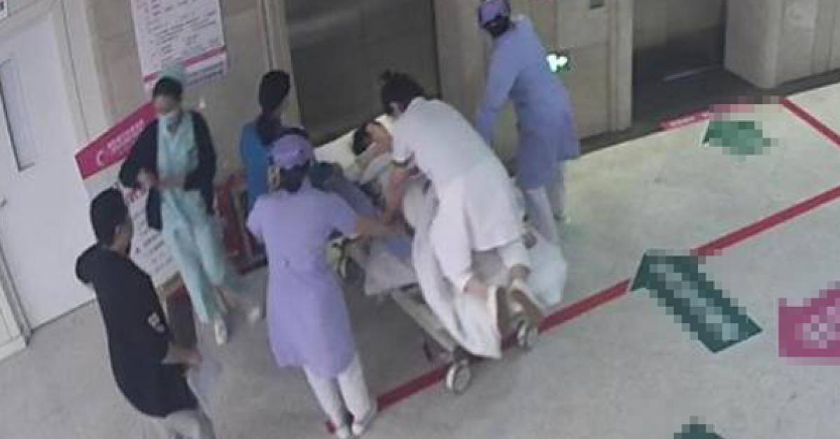 Mẹ bầu đôi đau bụng 3 tiếng mới nhập viện, bác sĩ thấy chân một bé thò ra ngoài