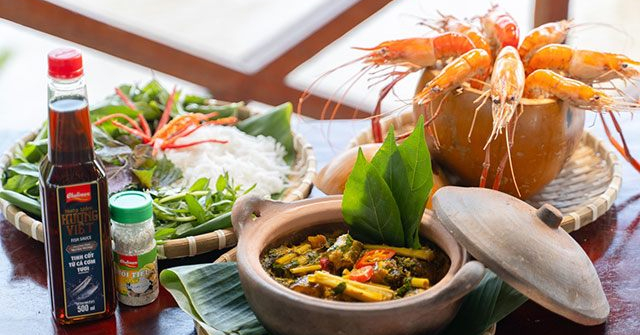 Tôm đốt trái dừa – Lươn om lá cách: 2 món đặc sản miền Tây gây thương nhớ
