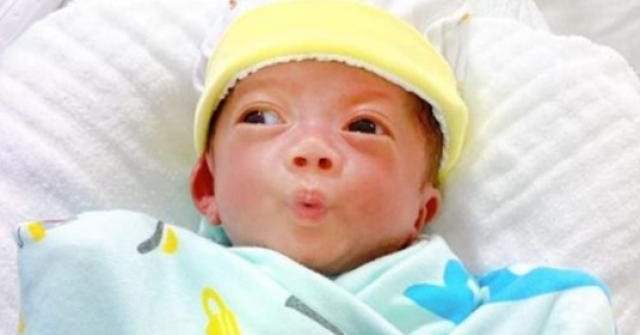 Mẹ Nghệ An sinh con vỏn vẹn 6 lạng, bác sĩ chăm 2 tháng vẫn nhỏ xíu