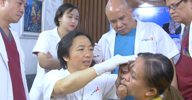 Ca tái tạo gương mặt u xơ thần kinh cực hiếm tại Việt Nam