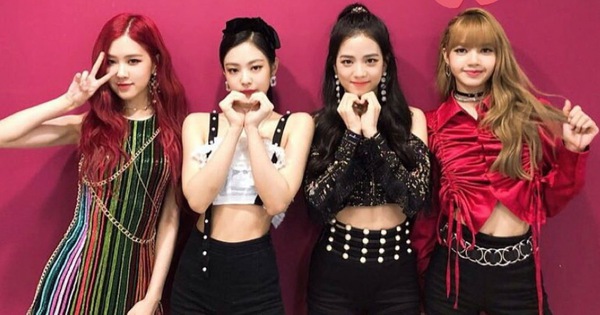 Để ý mới thấy Rosé rất hay lên đồ “lệch tông” với cả nhóm BLACKPINK nhưng tổng thể vẫn “ok lah” mới tài