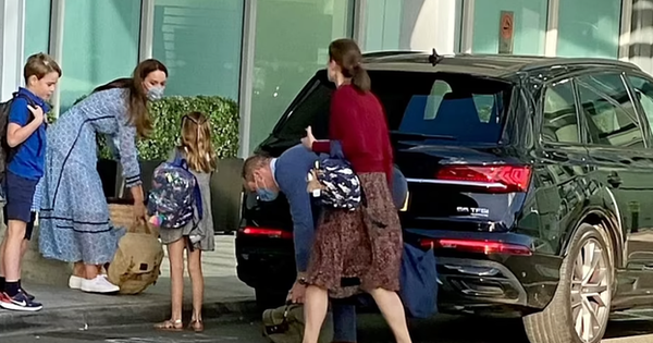 Gia đình Công nương Kate bất ngờ xuất hiện ở sân bay, được khen ngợi hết lời bởi loạt động thái tinh tế