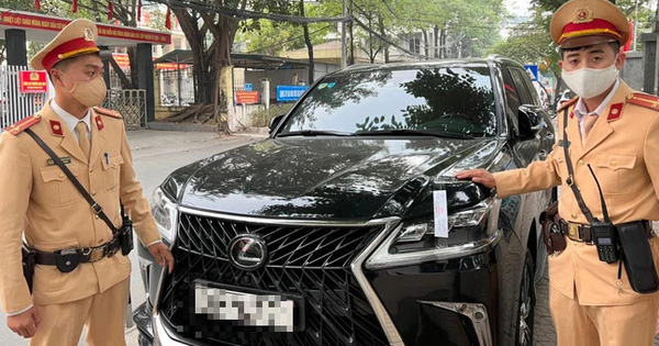 Hà Nội: Phát hiện siêu xe Lexus “đeo nhầm” biển số