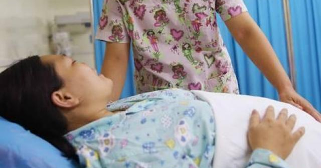 Mẹ Quảng Nam khệ nệ đi đẻ nhưng “ngã ngửa” khi siêu âm không có đứa trẻ nào trong bụng