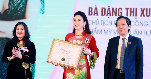 Doanh nhân Xuân Hương được vinh danh tại VNBA Beauty Awards 2020